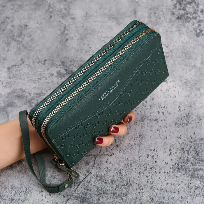 Portefeuille en cuir PU pour femmes avec pompon