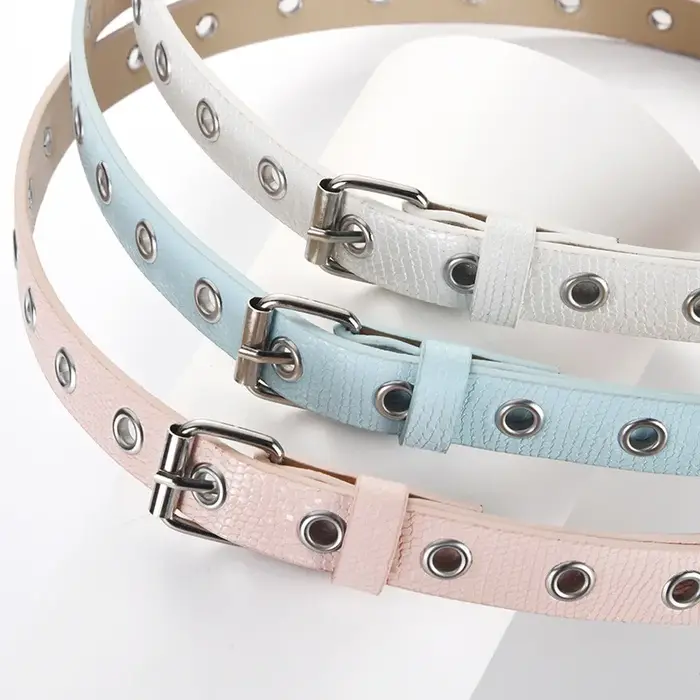 Ceinture en cuir pour femme, tendance et fraîche, avec détails ajourés, pour jeans, style punk minimaliste unique pour le quotidien