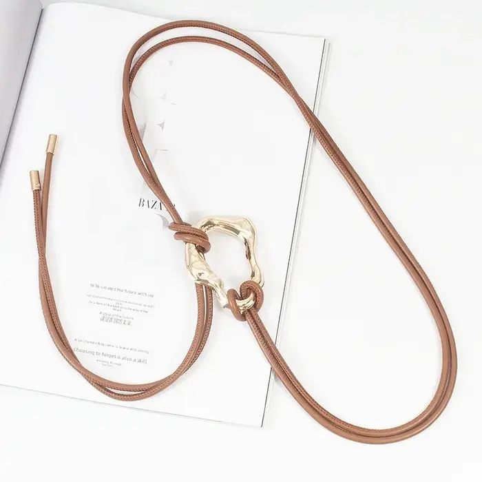 Ceinture de taille en cuir souple avec boucle dorée pour femmes