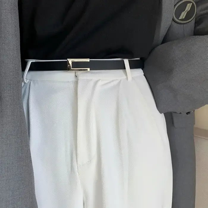 1 pièce de costume avec une ceinture fine pour une décoration polyvalente pour femme.