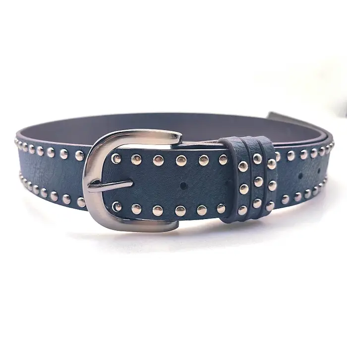 Ceinture en cuir cloutée avec boucle