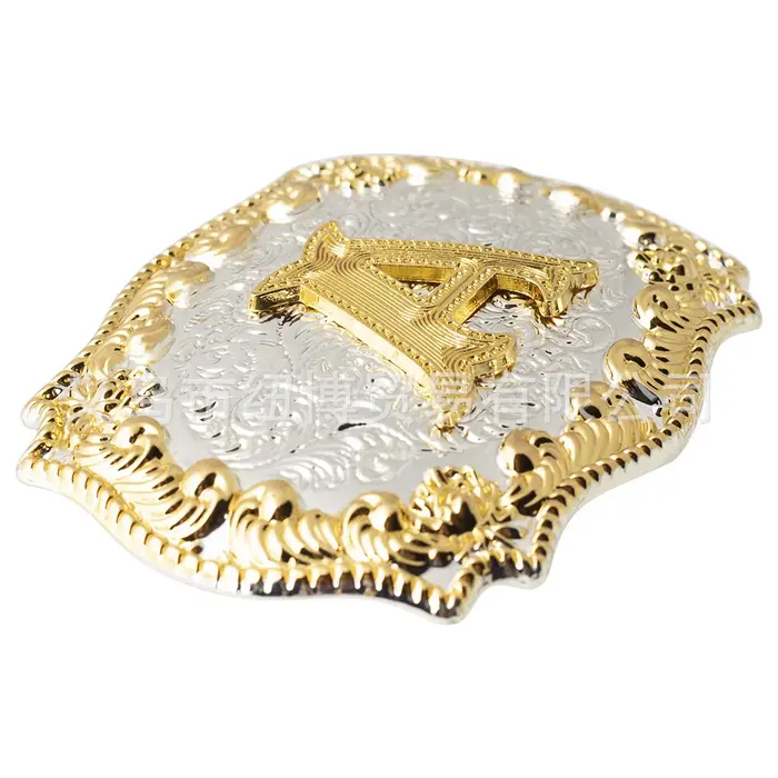 Ceinture avec Lettres Sculptées Dorées