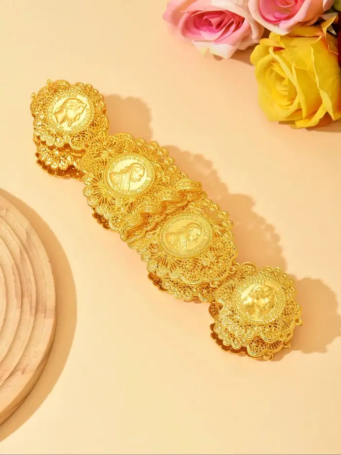 Ceinture de style cour avec pièce circulaire dorée et bordure en dentelle à motifs de tête humaine, design évidé pour ceinture, un style arabe