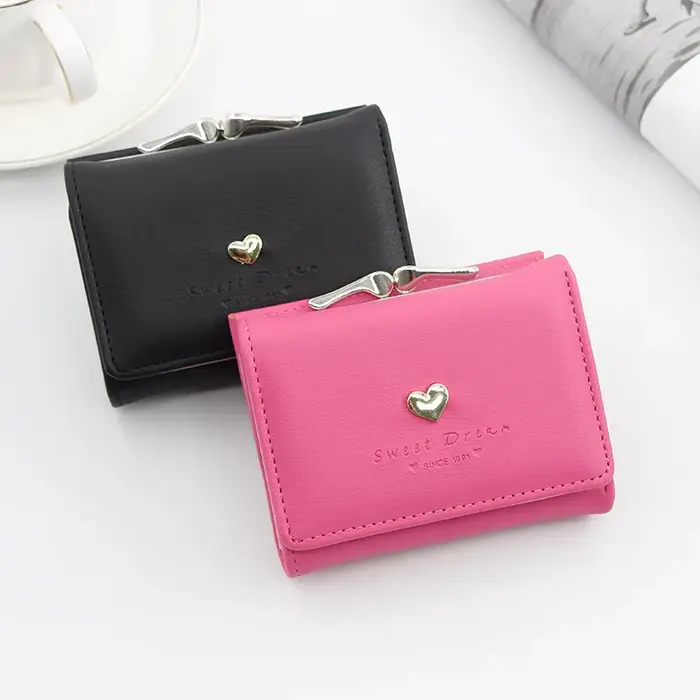Petit portefeuille femme coeur aimant court