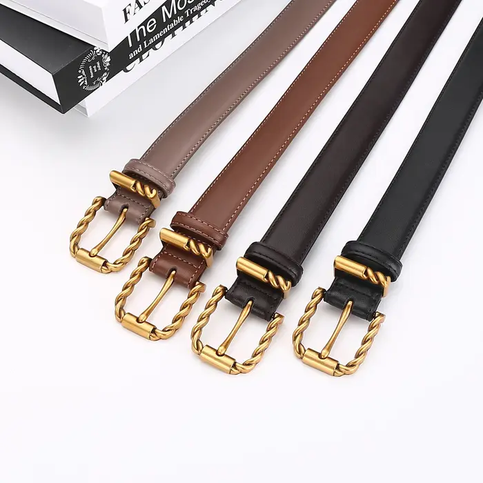 Ceinture pour femmes au look haut de gamme ; en cuir véritable avec une décoration noire tendance et polyvalente ; idéale pour un usage professionnel.