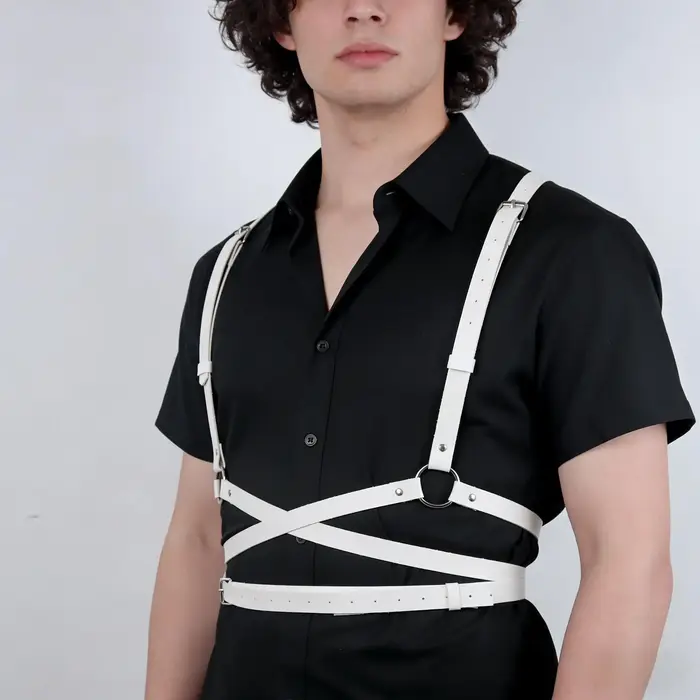 Ceinture blanche élégante avec boucle