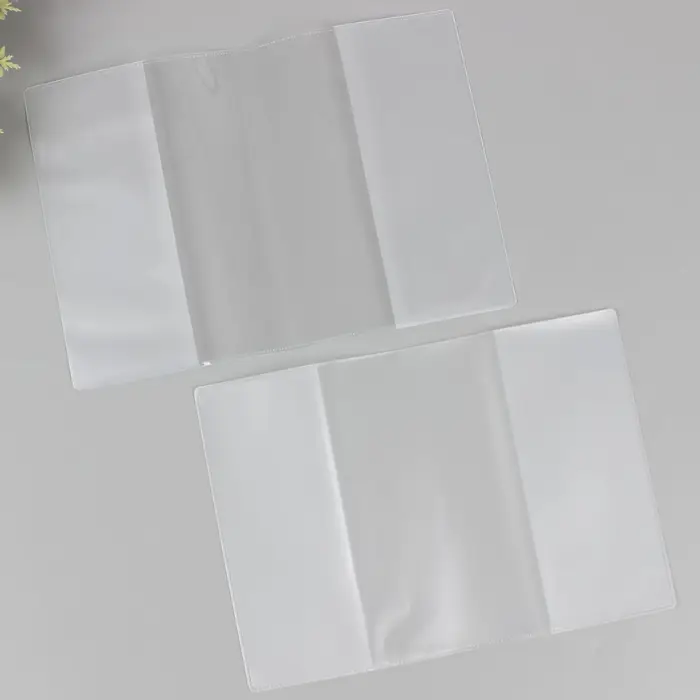 3 porte-passeports robustes avec plusieurs compartiments pour cartes