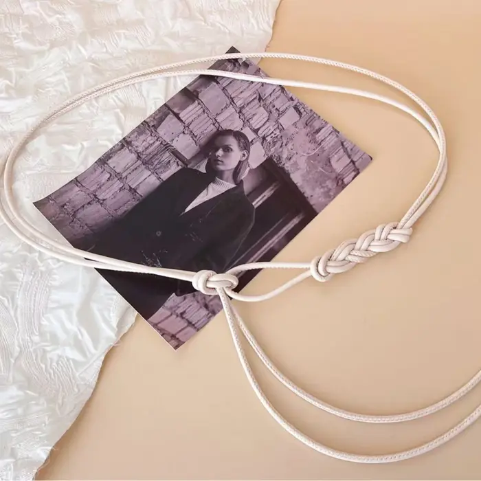 Nouvelle ceinture fine en cuir tressé avec boucle métallique