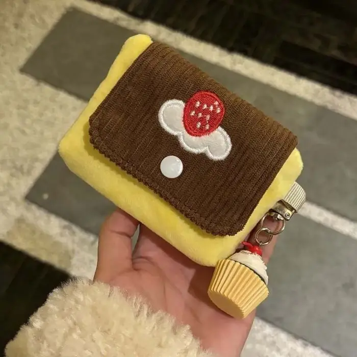 Porte-monnaie en velours doux au design Pudding de cerises
