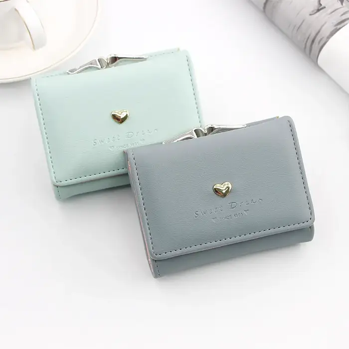 Petit portefeuille femme coeur aimant court