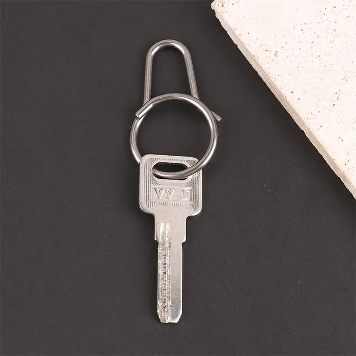 Porte-clés en alliage de titane avec clip ceinture
