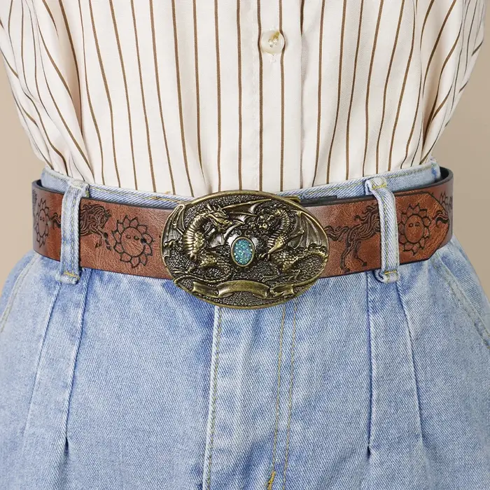 Ceinture décontractée marron de style européen avec motif de dragon rétro sculpté et boucle incrustée de pierres
