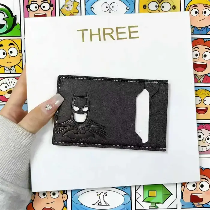 Porte-carte d'identité en cuir personnalisé avec motif de masque de super-héros