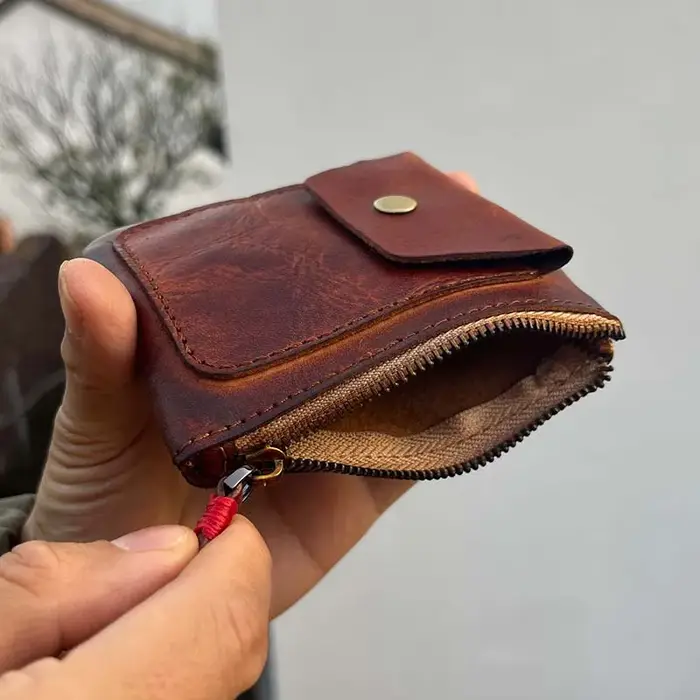 Portefeuille en cuir minimaliste fait à la main pour femme