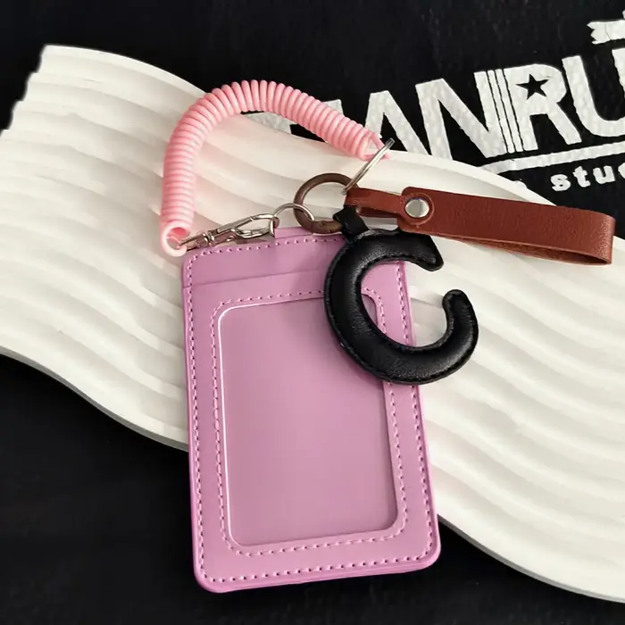 Porte-cartes en cuir avec lettres anglaises dans des schémas de couleur de dopamine, adaptés aux car