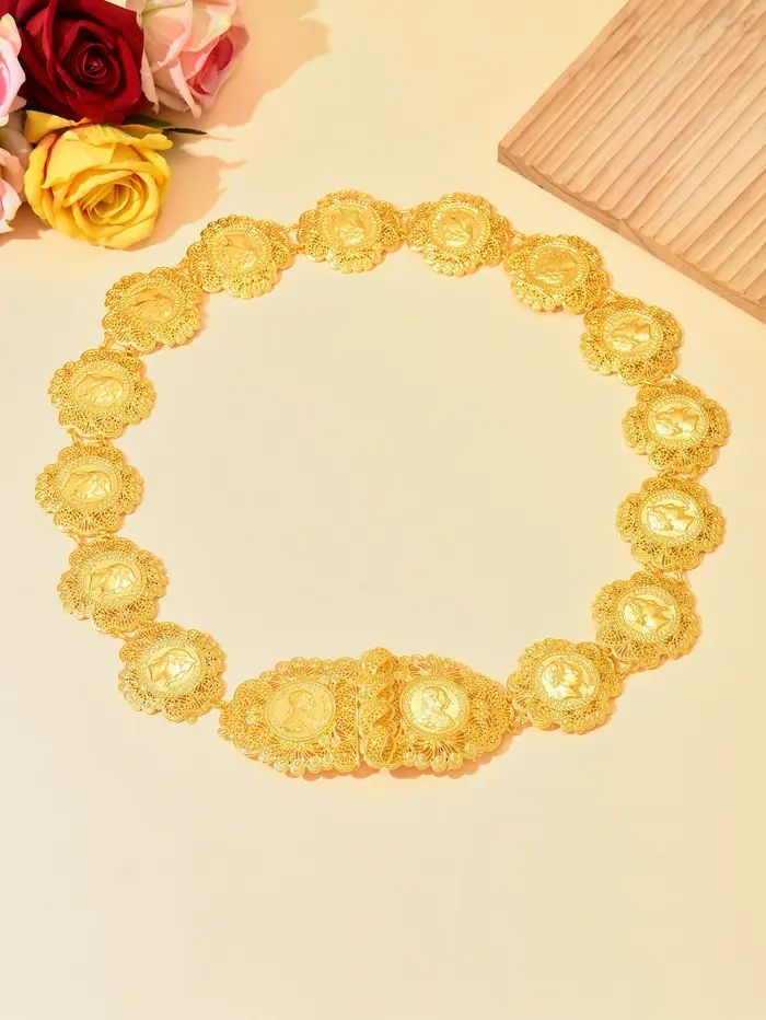 Ceinture de style cour avec pièce circulaire dorée et bordure en dentelle à motifs de tête humaine, design évidé pour ceinture, un style arabe
