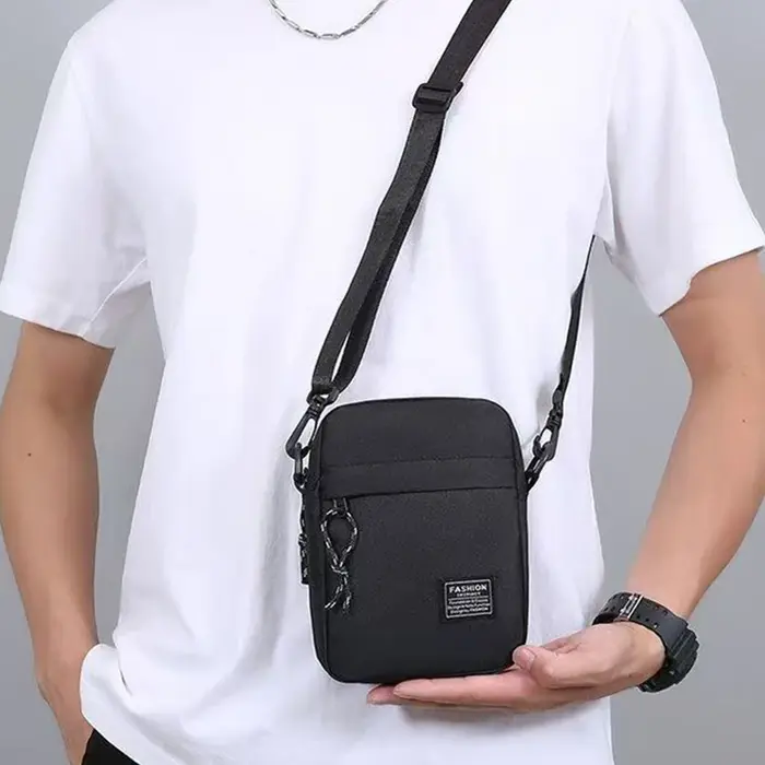 Sac pour hommes, disponible dans un seul design à bandoulière