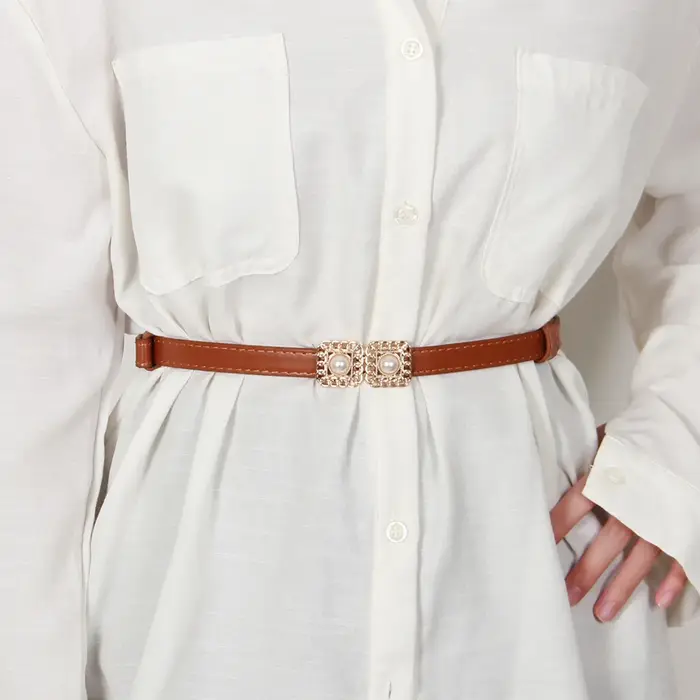Ceinture pour femme rétro à la mode avec chaîne et perles, ceinture décorative polyvalente pour manteaux et robes, boucle en métal, ceinture en cuir fine pour femme