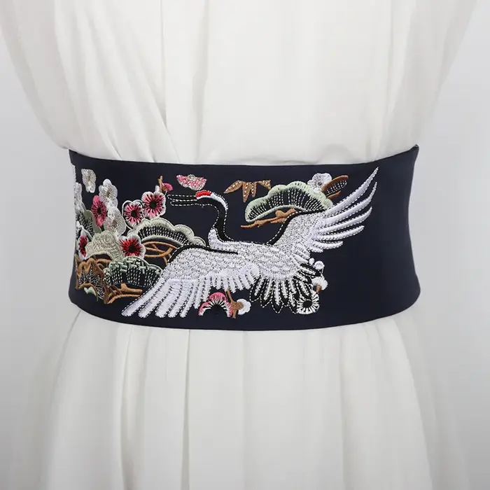 Ceinture large brodée pour femme