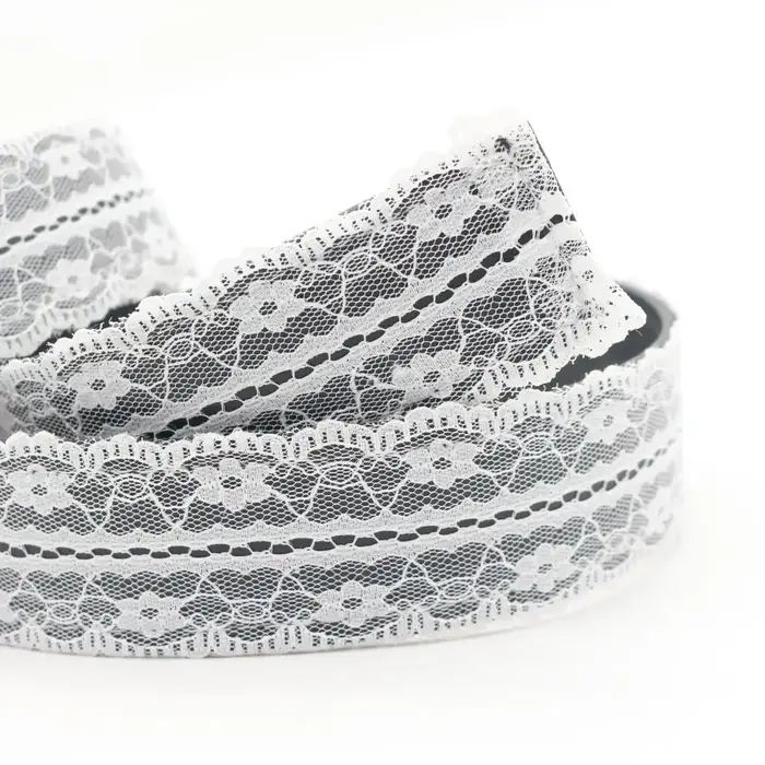 Belle ceinture de taille en dentelle en cuir blanc à fleurs