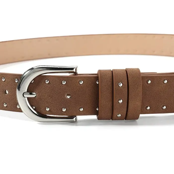 Ceinture élégante en daim cloutée avec boucle