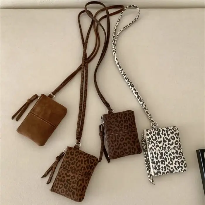 Porte-monnaie portable en daim imprimé léopard pour femme