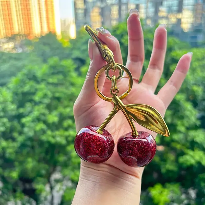 Porte-clés pendentif de sac à main à breloque cerise pour femmes