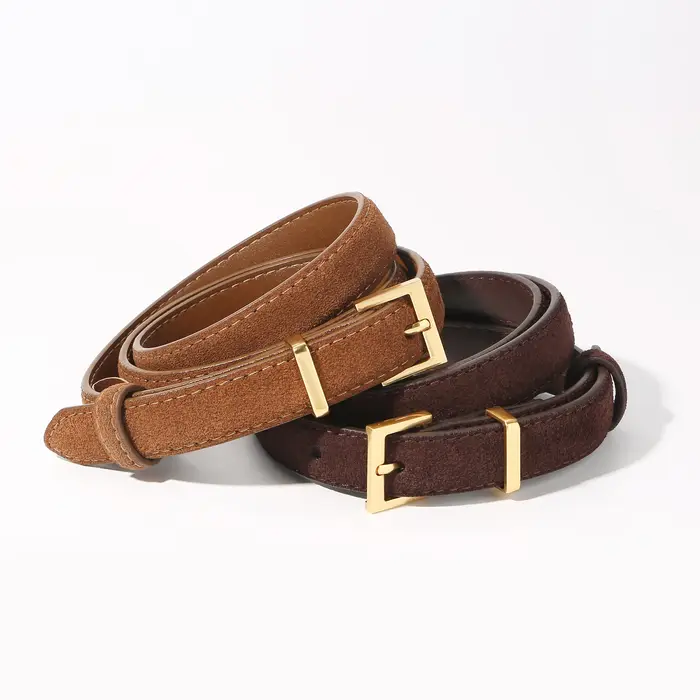 Ceinture en cuir suédé bordeaux pour femme avec boucle dorée