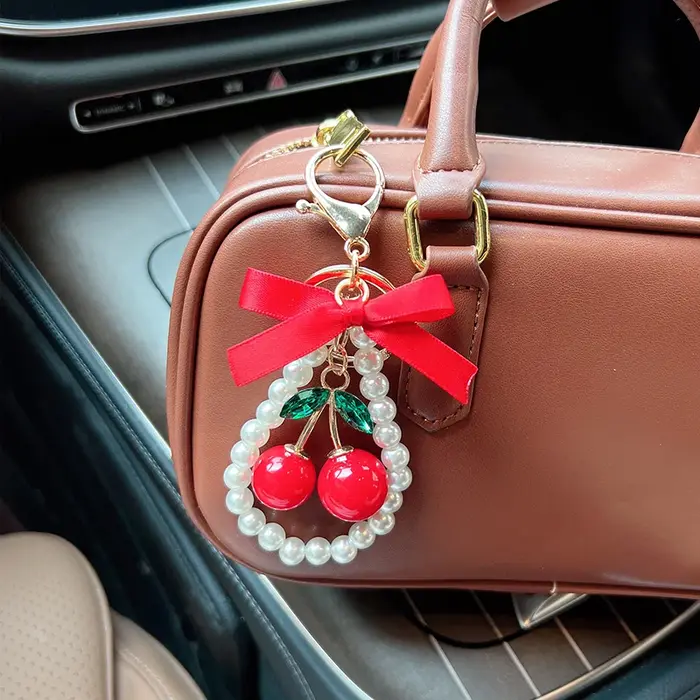 Porte-clés créatif cerise avec nœud et perles