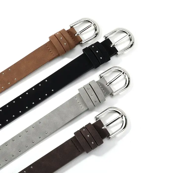 Ceinture élégante en daim cloutée avec boucle