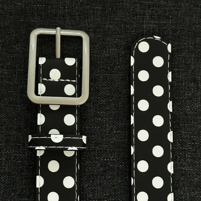 Ceinture noire à pois blancs