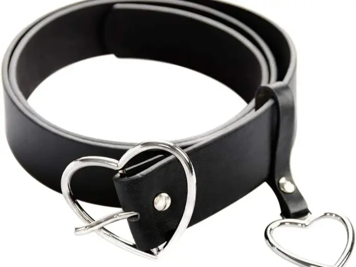 Ceinture à boucle en forme de cœur