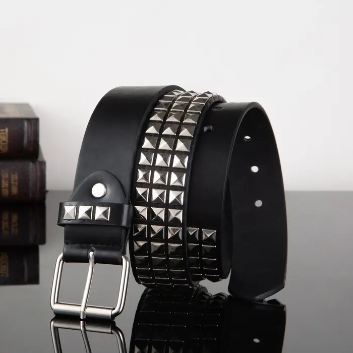 Ceinture à rivets carrés et perles