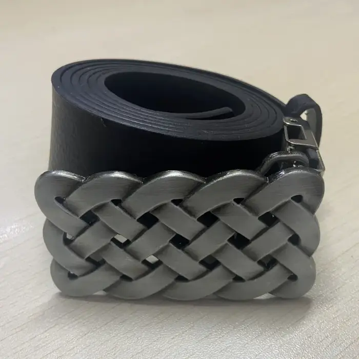 Boucle de ceinture en alliage de zinc avec nœud celtique 02752