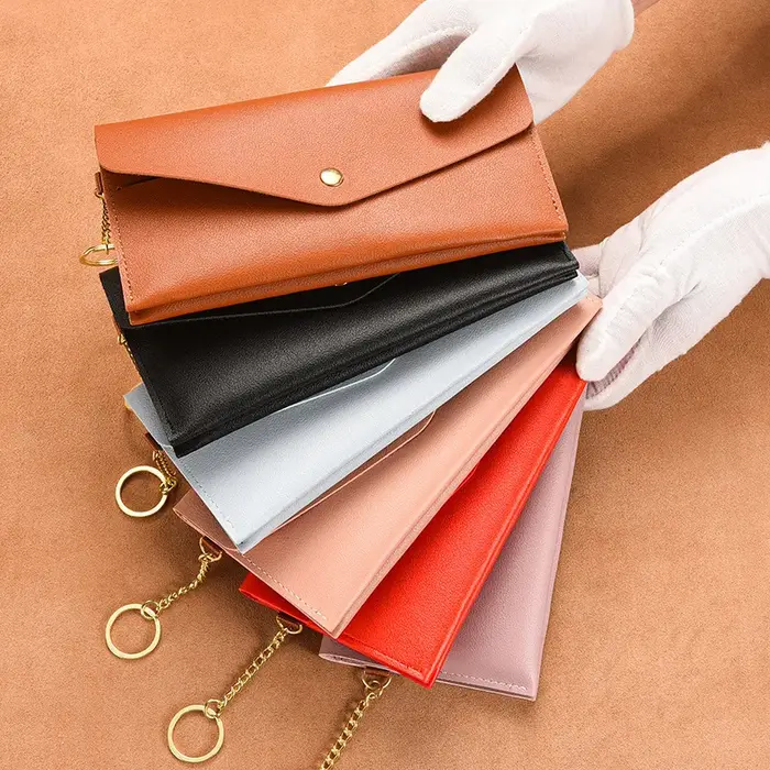 Pochette portefeuille longue en cuir souple pour femmes