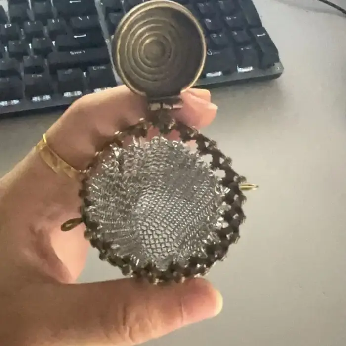 Porte-monnaie en maille avec couvercle torsadé