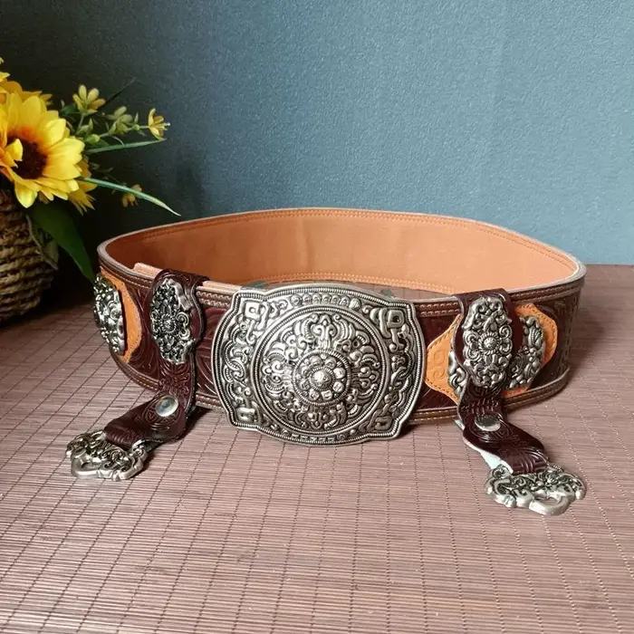Ceinture en cuir de vache pur de style rétro pour hommes mongols avec un style ethnique