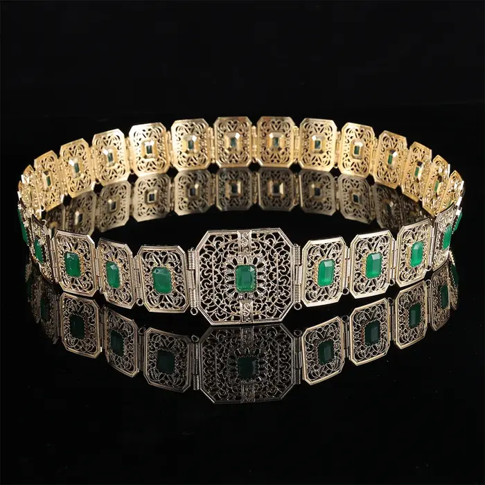 Une luxueuse ceinture pour femme en alliage
