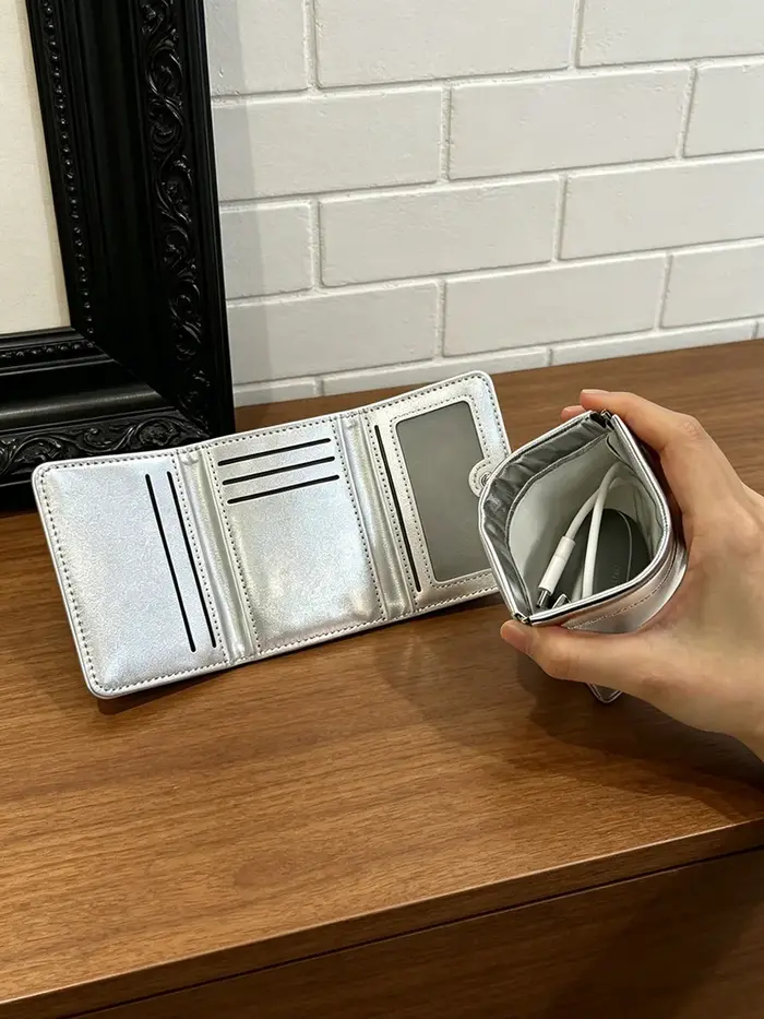 Portefeuille tri-pliant en PU argenté effet froissé + pochette escamotable