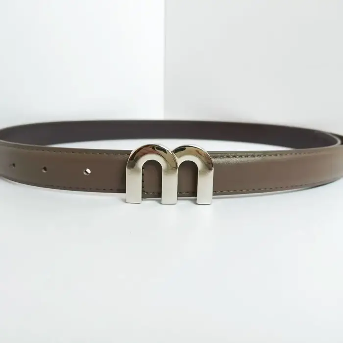 Ceinture pour femme M. Boucle argentée de haute qualité