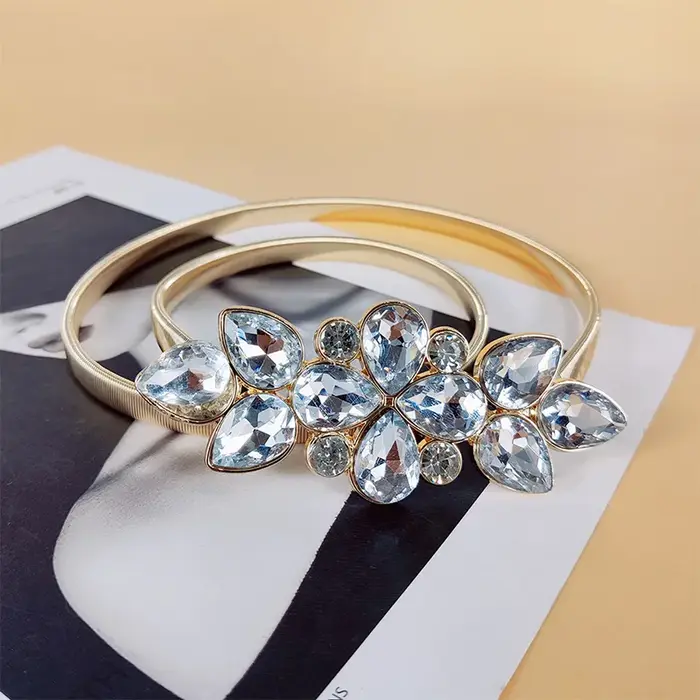 Haute qualité luxe Desiner femmes strass flore élastique chaîne en métal ceinture femme doré élégant taille