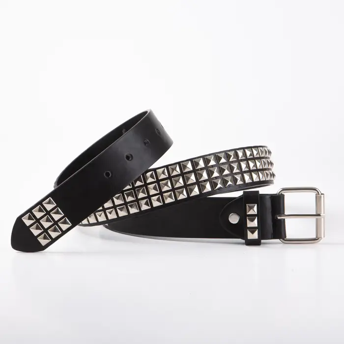 Ceinture à rivets carrés et perles