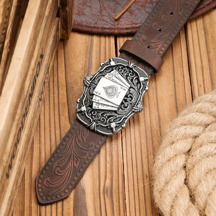 Une ceinture en PU à boucle occidentale adaptée aux hommes et aux femmes
